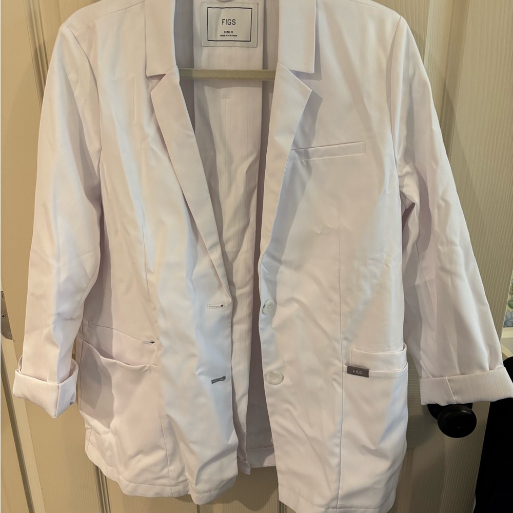 Figs White Blazer with Notched Lapel and Three-Quarter Sleeves